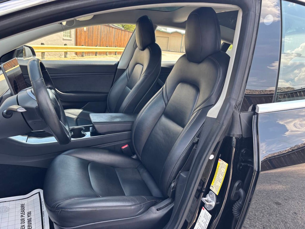 Tesla Model 3 Vehicle Full-screen Gallery Image 09