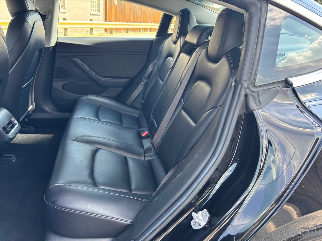 Tesla Model 3 Vehicle Full-screen Gallery Image 14