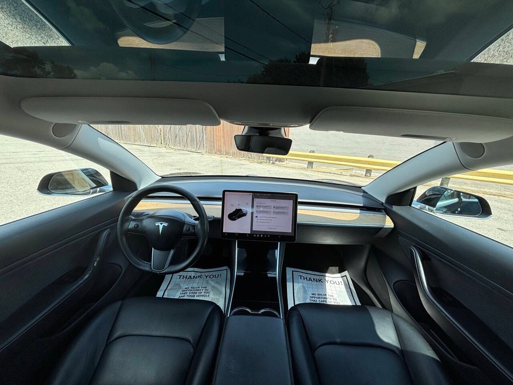 Tesla Model 3 Vehicle Full-screen Gallery Image 18