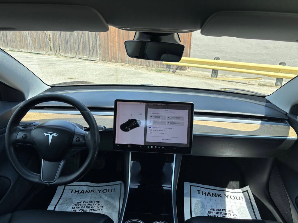 Tesla Model 3 Vehicle Full-screen Gallery Image 19