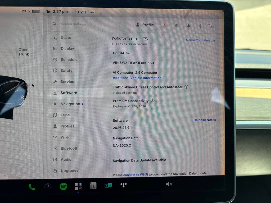 Tesla Model 3 Vehicle Full-screen Gallery Image 22