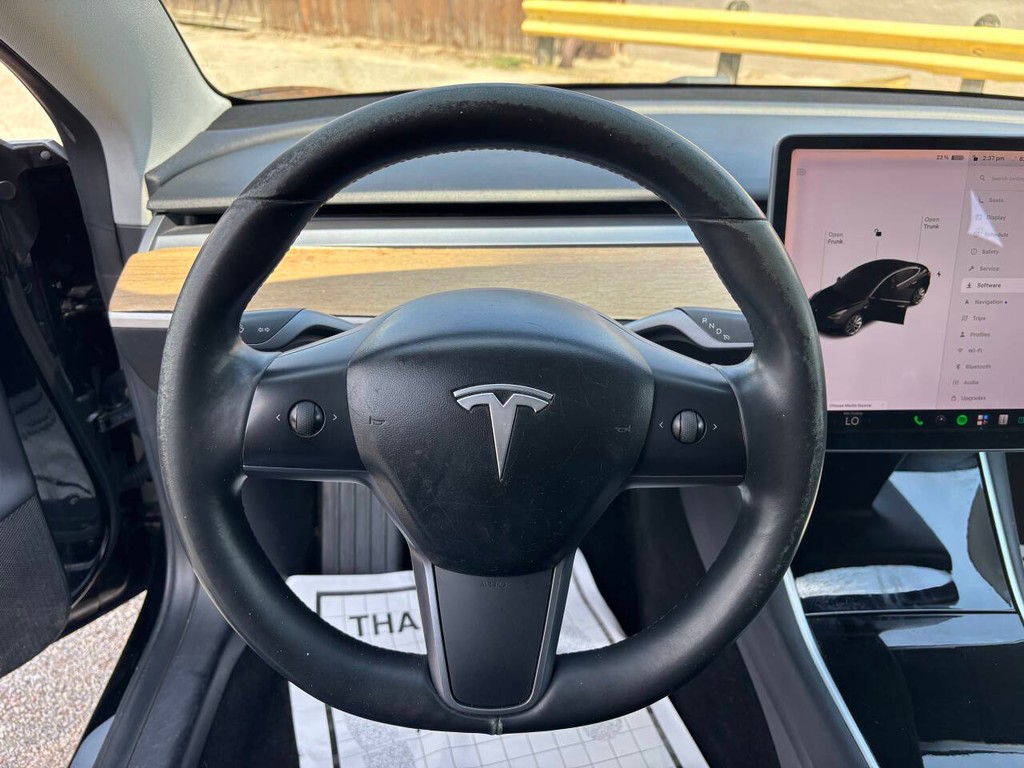 Tesla Model 3 Vehicle Full-screen Gallery Image 24