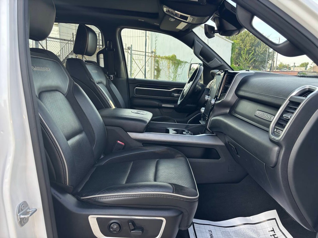 Ram 1500 Vehicle Full-screen Gallery Image 11
