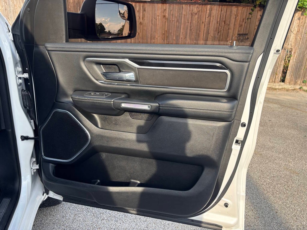 Ram 1500 Vehicle Full-screen Gallery Image 12