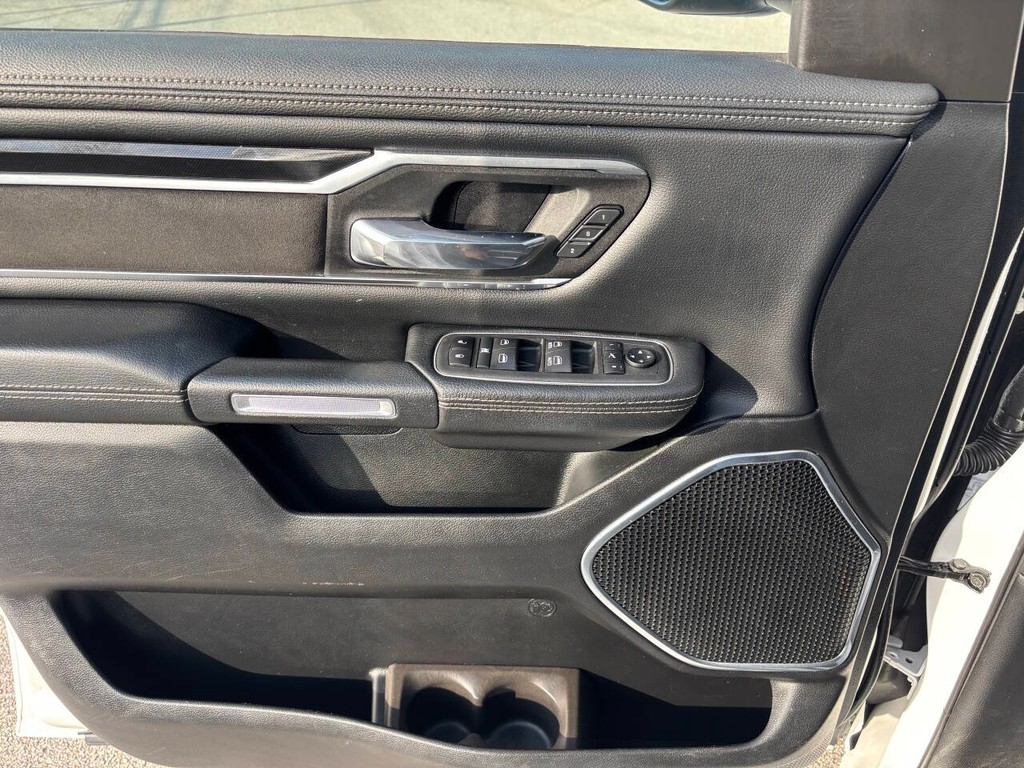Ram 1500 Vehicle Full-screen Gallery Image 22