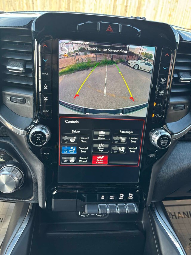 Ram 1500 Vehicle Full-screen Gallery Image 17