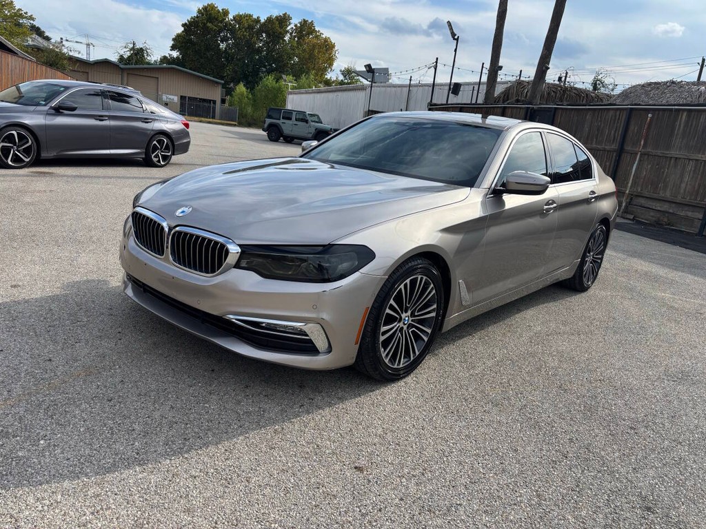 BMW 5 Series Vehicle Full-screen Gallery Image 03
