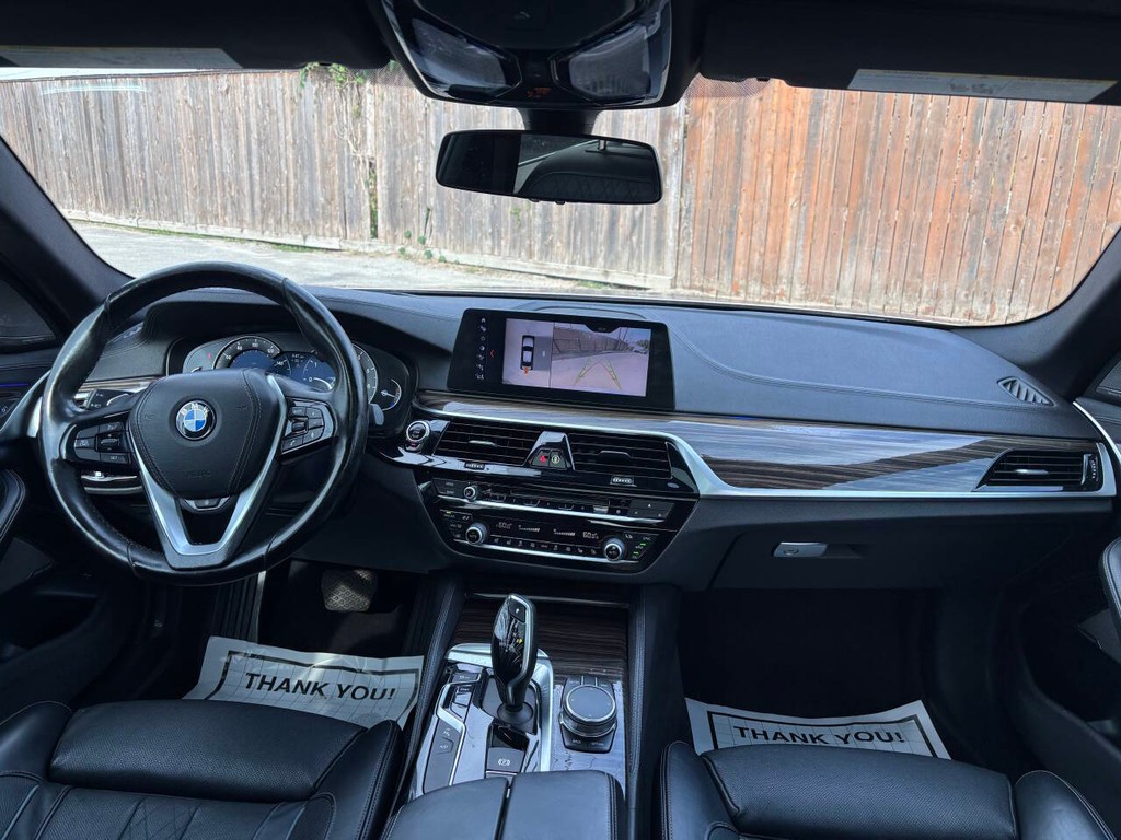 BMW 5 Series Vehicle Full-screen Gallery Image 18