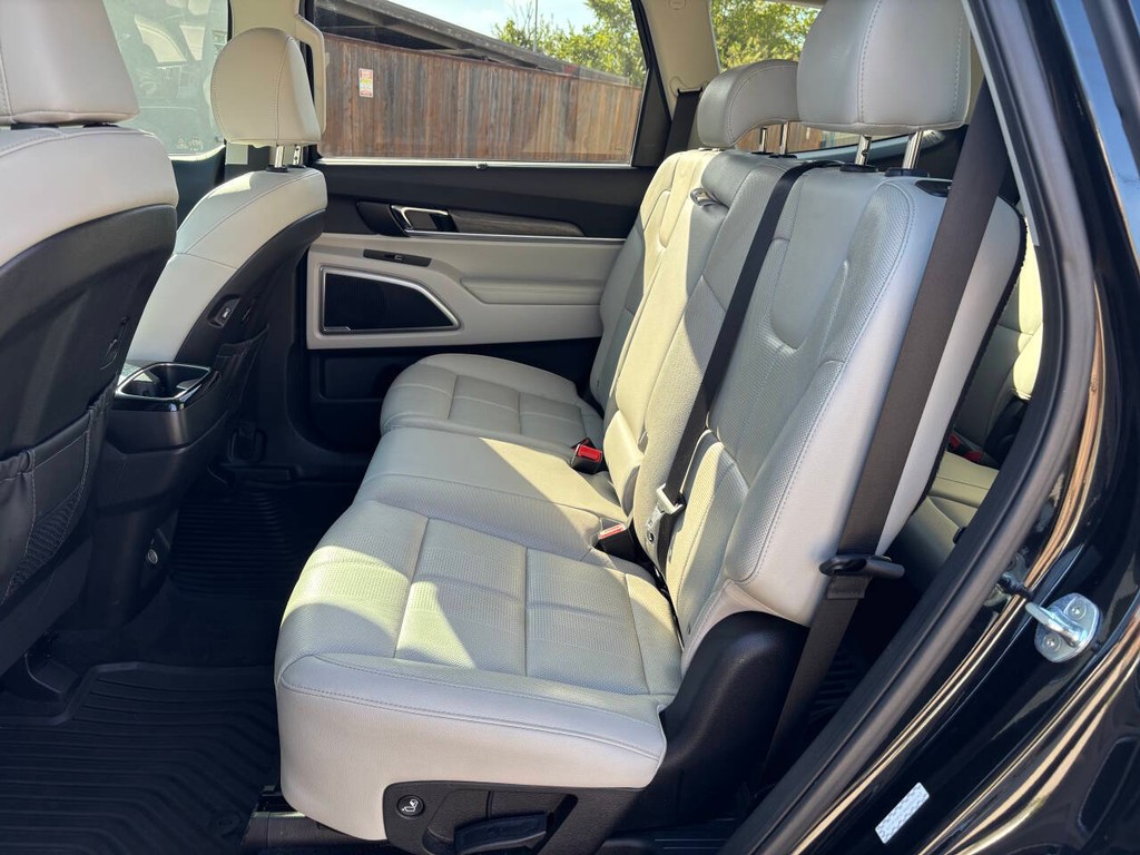 Kia Telluride Vehicle Full-screen Gallery Image 14