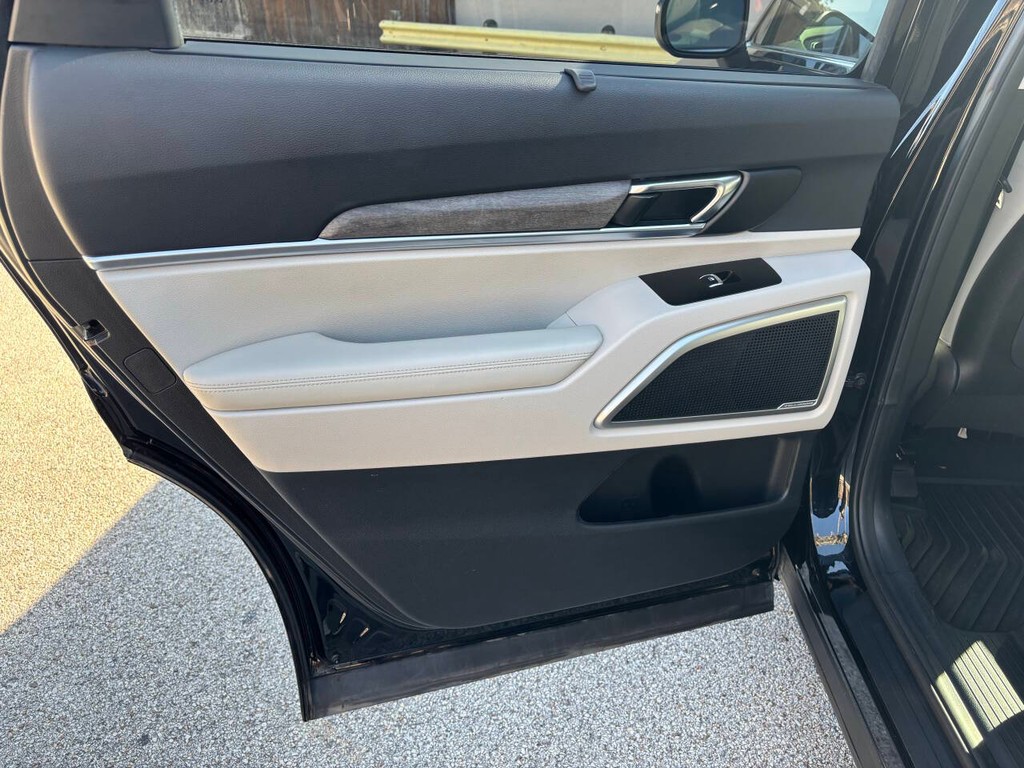 Kia Telluride Vehicle Full-screen Gallery Image 15