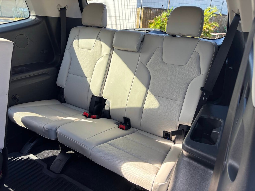 Kia Telluride Vehicle Full-screen Gallery Image 18