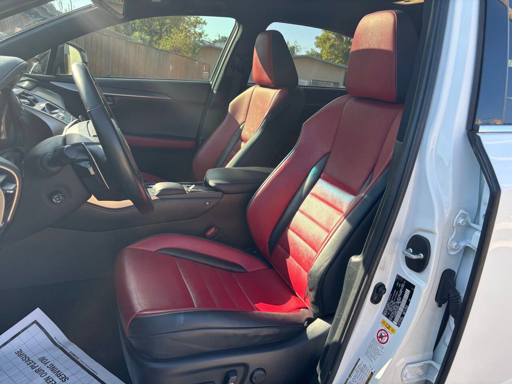 Lexus NX Vehicle Full-screen Gallery Image 09