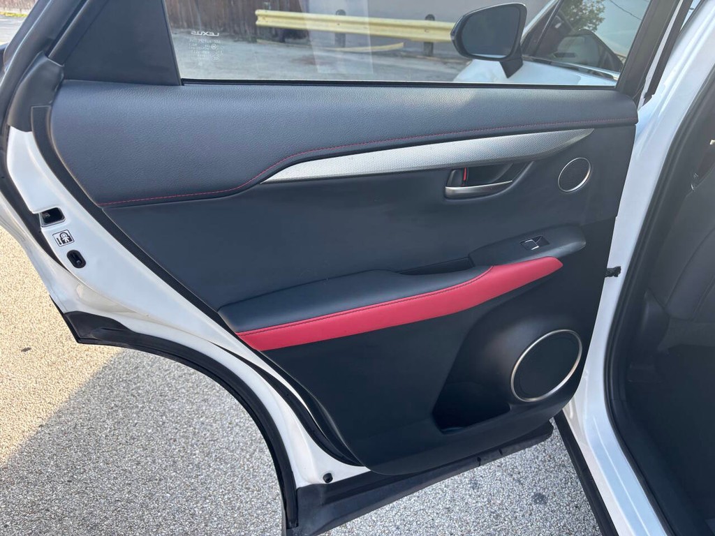 Lexus NX Vehicle Full-screen Gallery Image 15