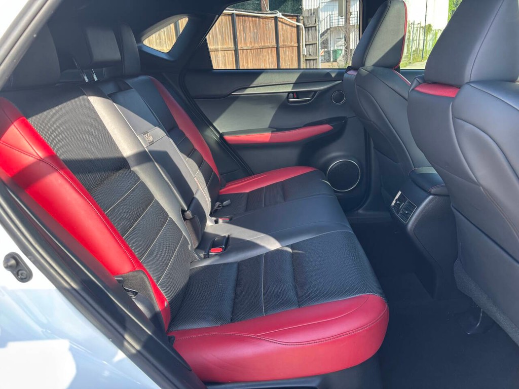 Lexus NX Vehicle Full-screen Gallery Image 16