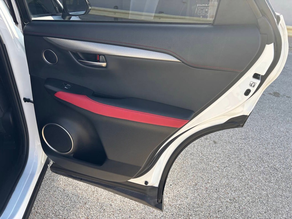 Lexus NX Vehicle Full-screen Gallery Image 17