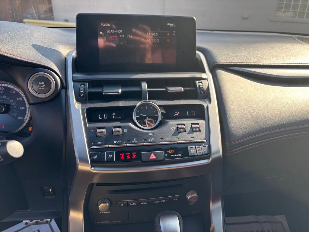 Lexus NX Vehicle Full-screen Gallery Image 20