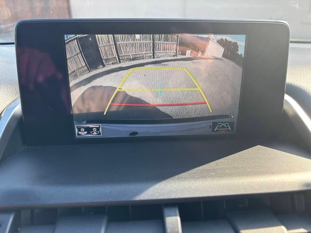 Lexus NX Vehicle Full-screen Gallery Image 21
