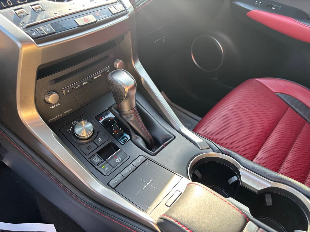 Lexus NX Vehicle Full-screen Gallery Image 22