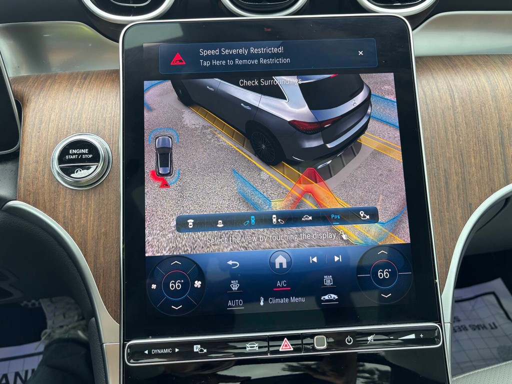 Mercedes-Benz GLC Vehicle Full-screen Gallery Image 23