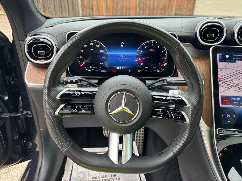 Mercedes-Benz GLC Vehicle Full-screen Gallery Image 25