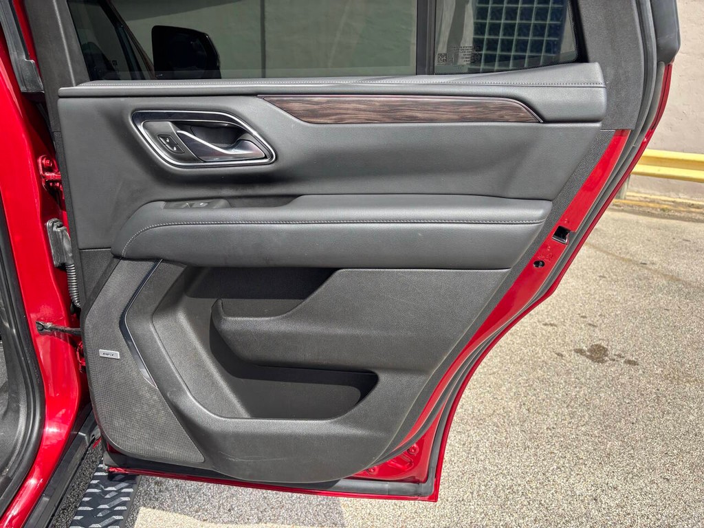Chevrolet Tahoe Vehicle Full-screen Gallery Image 17