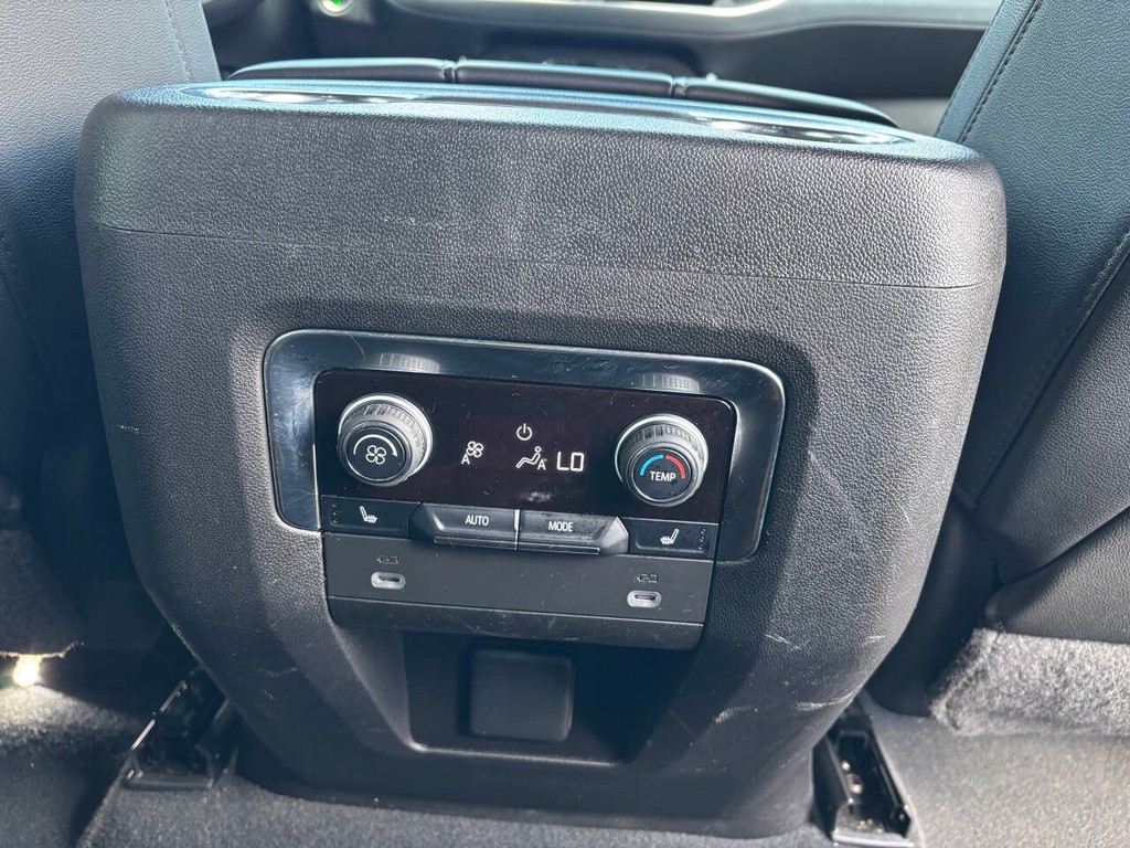 Chevrolet Tahoe Vehicle Full-screen Gallery Image 20