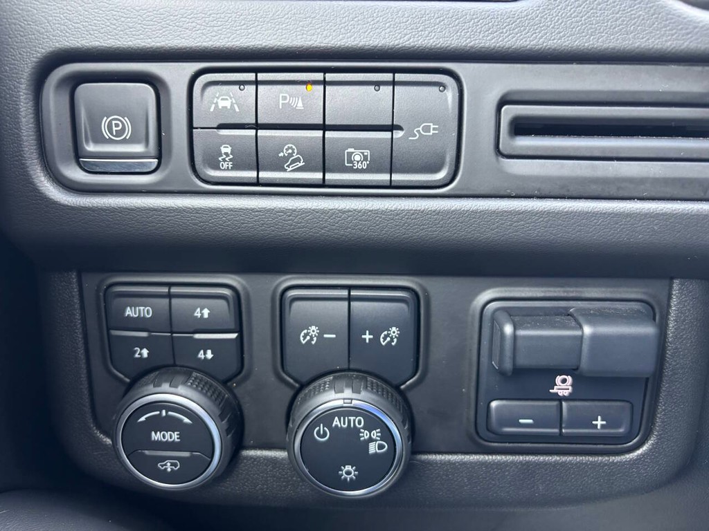 Chevrolet Tahoe Vehicle Full-screen Gallery Image 34