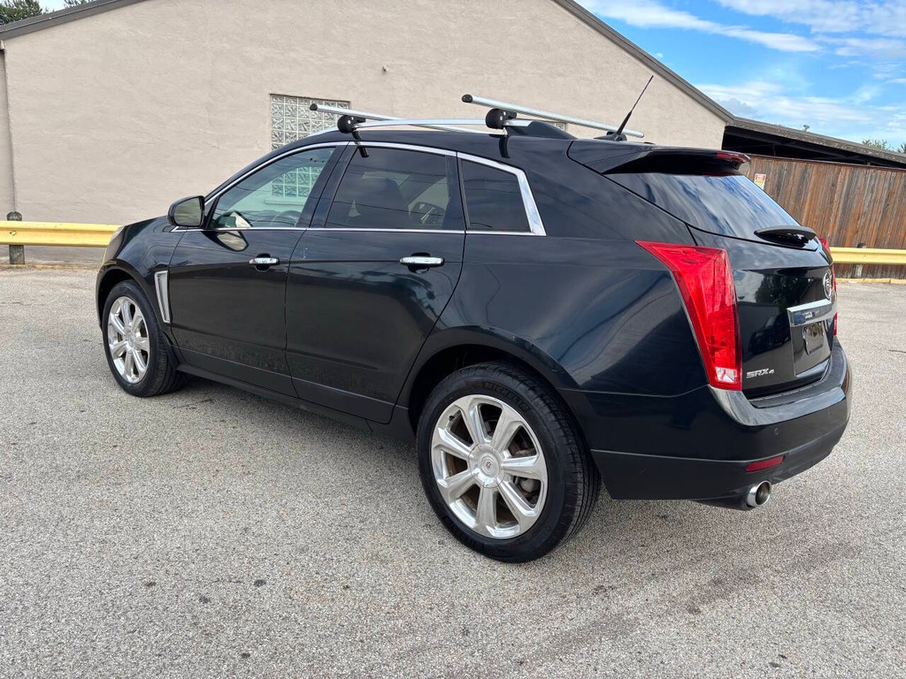 Cadillac SRX Vehicle Full-screen Gallery Image 05