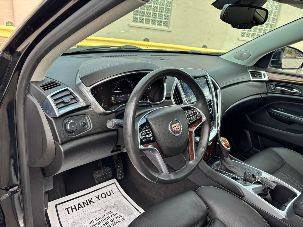 Cadillac SRX Vehicle Full-screen Gallery Image 08