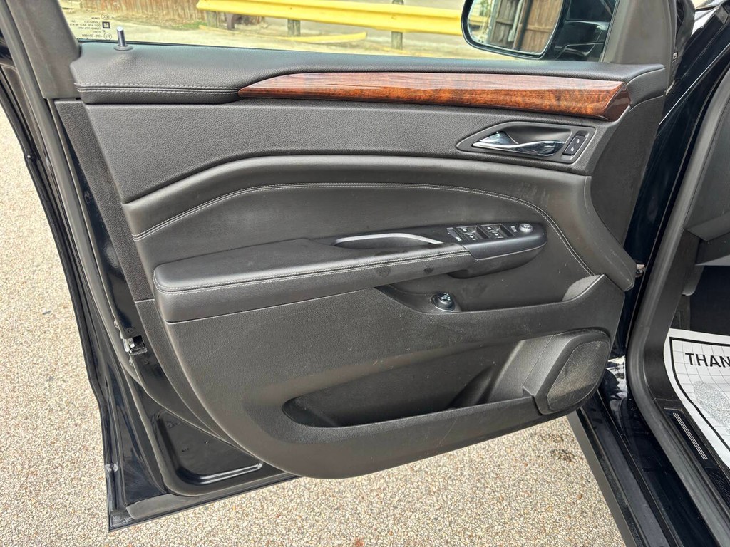 Cadillac SRX Vehicle Full-screen Gallery Image 10