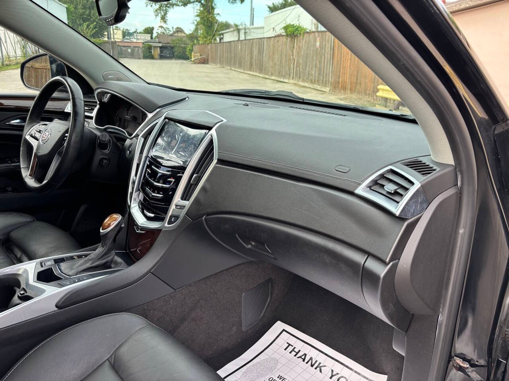 Cadillac SRX Vehicle Full-screen Gallery Image 11