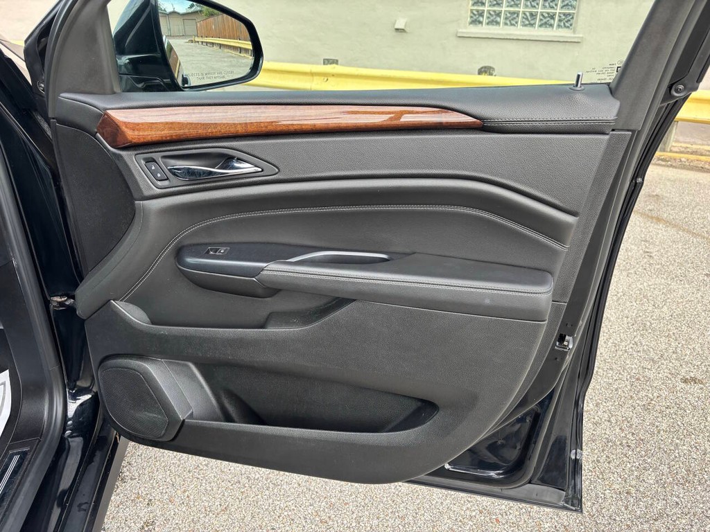 Cadillac SRX Vehicle Full-screen Gallery Image 13