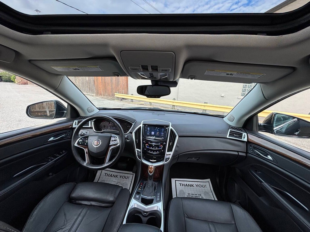 Cadillac SRX Vehicle Full-screen Gallery Image 18