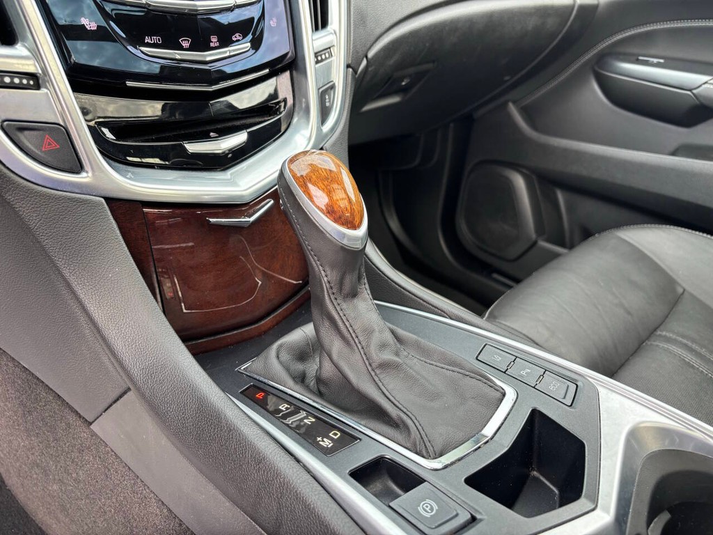 Cadillac SRX Vehicle Full-screen Gallery Image 22