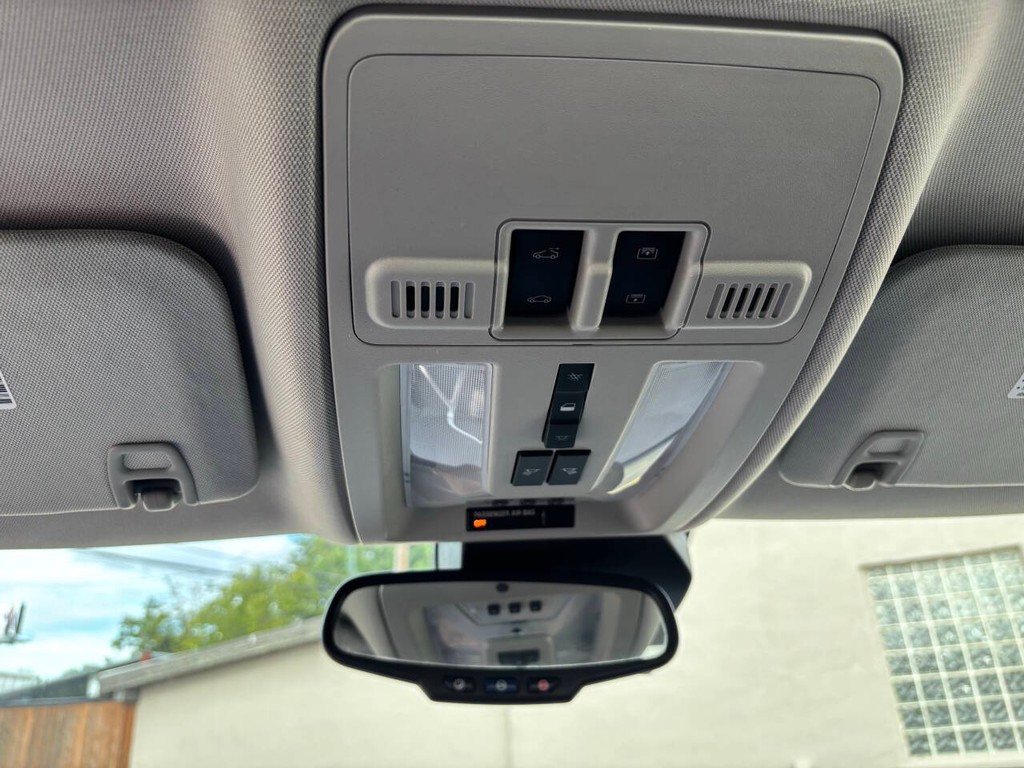 Cadillac SRX Vehicle Full-screen Gallery Image 28