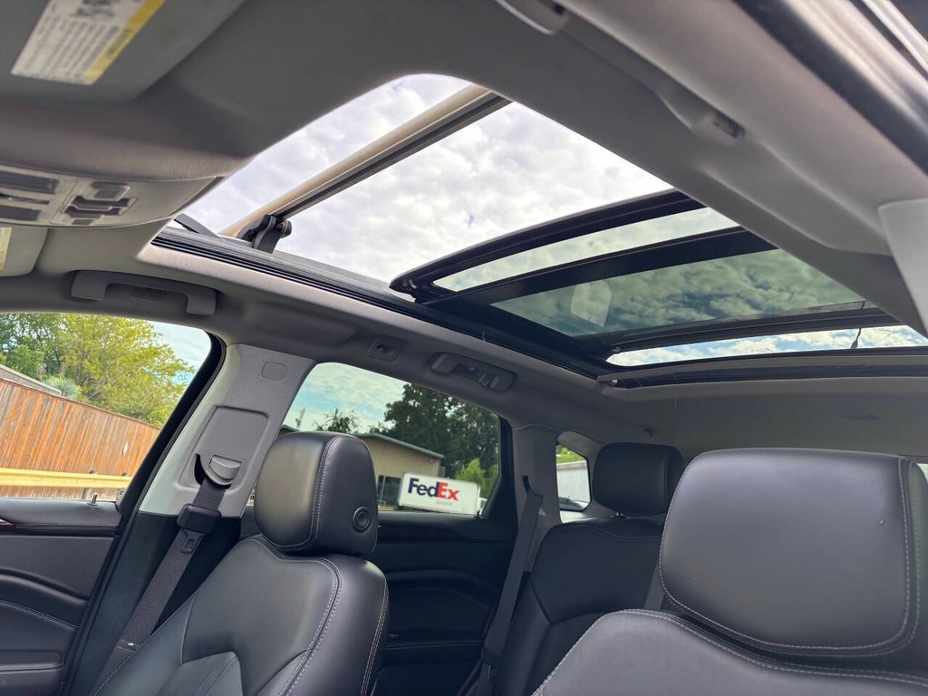 Cadillac SRX Vehicle Full-screen Gallery Image 29