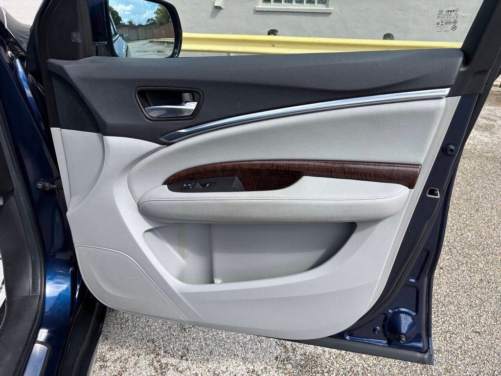 Acura MDX Vehicle Full-screen Gallery Image 13