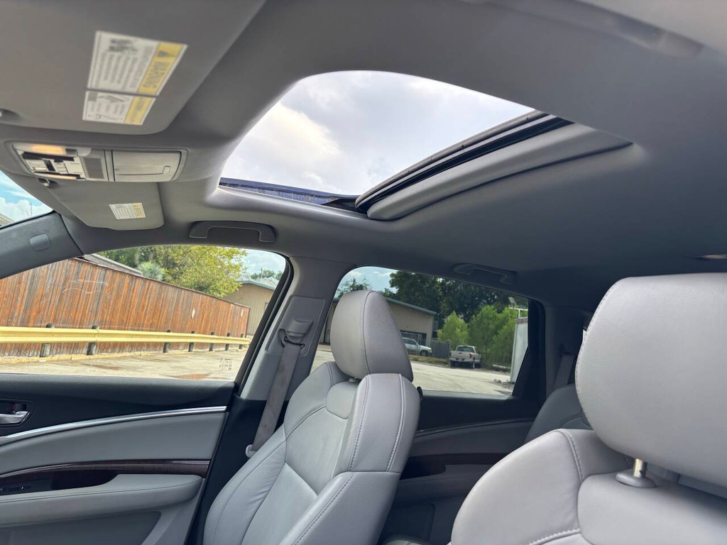 Acura MDX Vehicle Full-screen Gallery Image 30