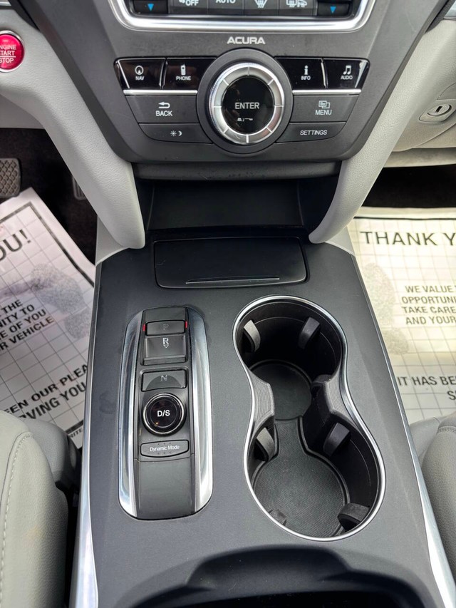 Acura MDX Vehicle Full-screen Gallery Image 25