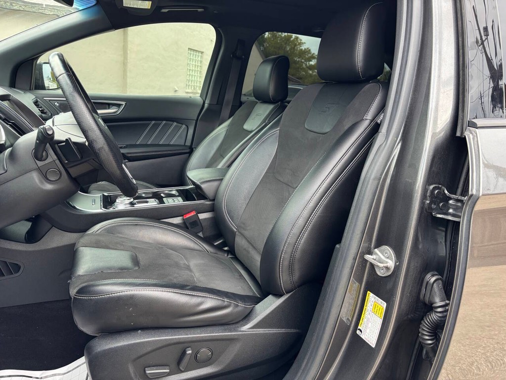 Ford Edge Vehicle Full-screen Gallery Image 09
