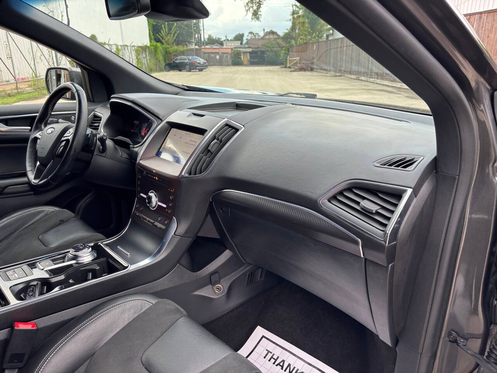 Ford Edge Vehicle Full-screen Gallery Image 11