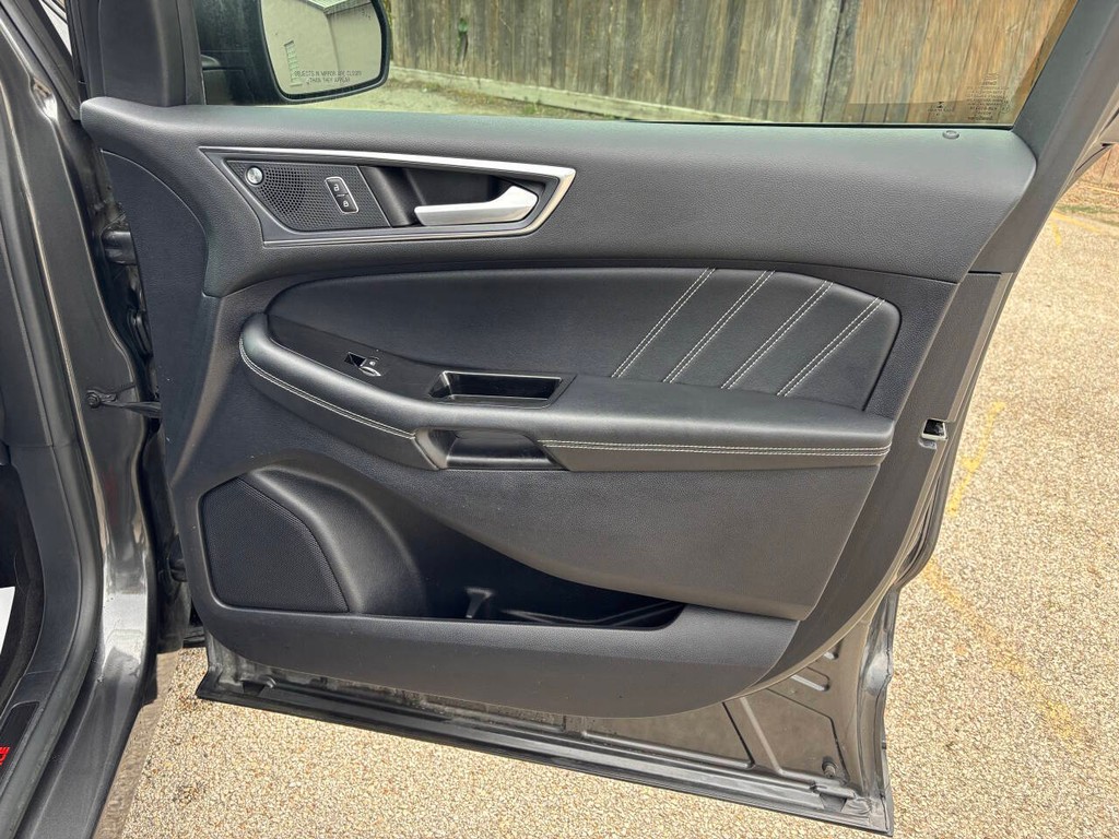 Ford Edge Vehicle Full-screen Gallery Image 13