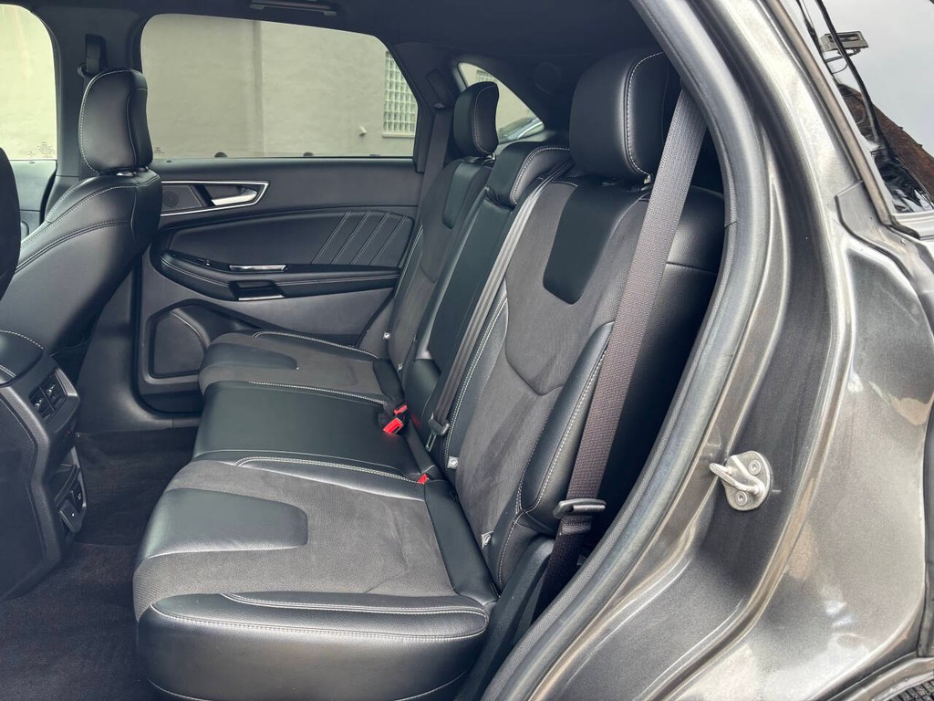 Ford Edge Vehicle Full-screen Gallery Image 14