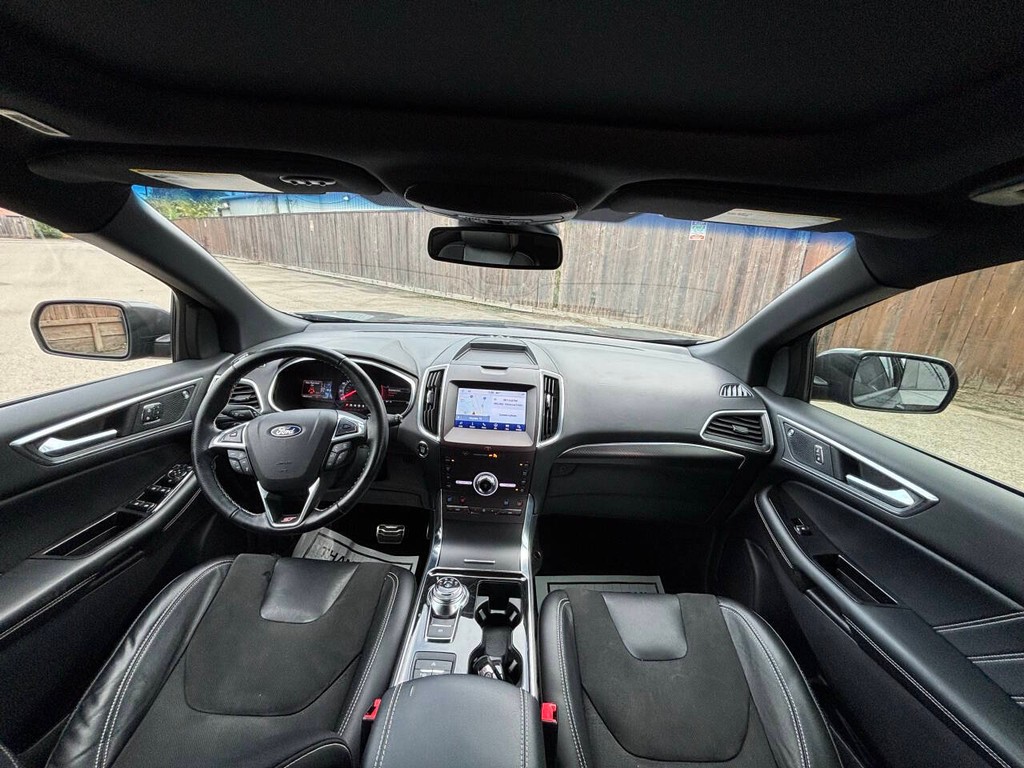 Ford Edge Vehicle Full-screen Gallery Image 18