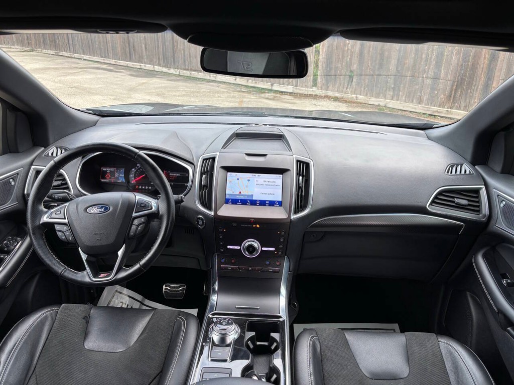 Ford Edge Vehicle Full-screen Gallery Image 19