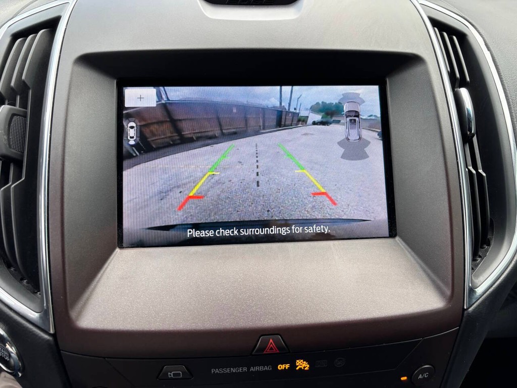 Ford Edge Vehicle Full-screen Gallery Image 21