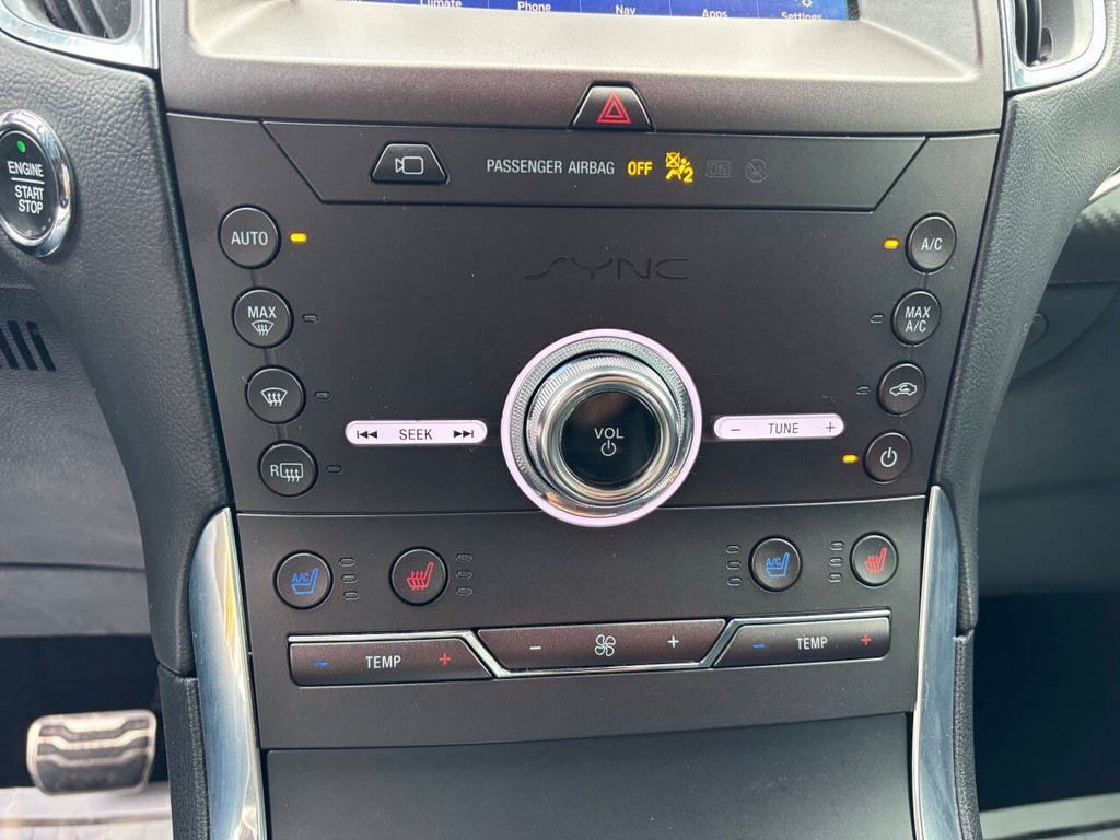 Ford Edge Vehicle Full-screen Gallery Image 22