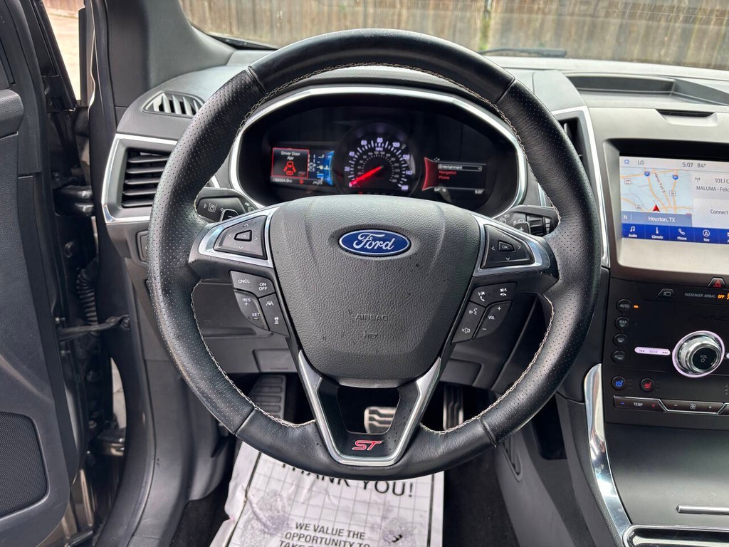 Ford Edge Vehicle Full-screen Gallery Image 24