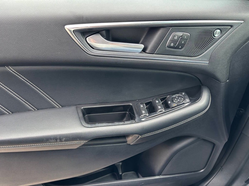 Ford Edge Vehicle Full-screen Gallery Image 26