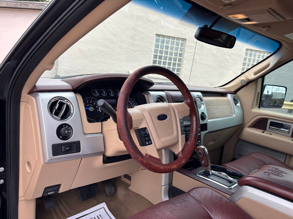Ford F-150 Vehicle Full-screen Gallery Image 08